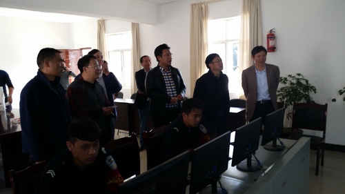 王建坤书记一行深入龙保社区调研